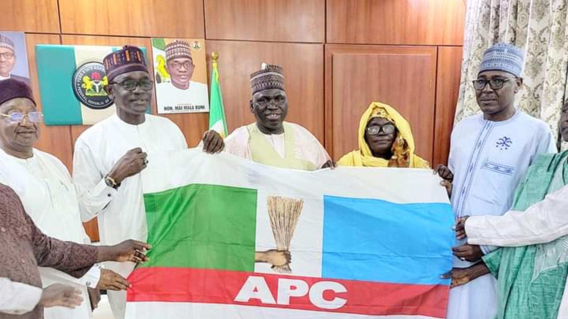 pdp-s-ex-officio-others-dump-party-for-apc-in-yobe-nigeria