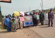 Osun retirees protest, demand N18,000 minimum wage implementation from state govt Osun retirees protest, demand N18,000 minimum wage implementation from state govt