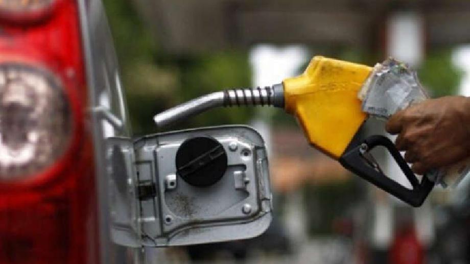 Nigerian Filling Stations Cut Fuel Prices as Costs Fall Nigerian Filling Stations Cut Fuel Prices as Costs Fall