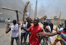 Panic in Lagos community as hoodlums engage in axe fight Panic in Lagos community as hoodlums engage in axe fight