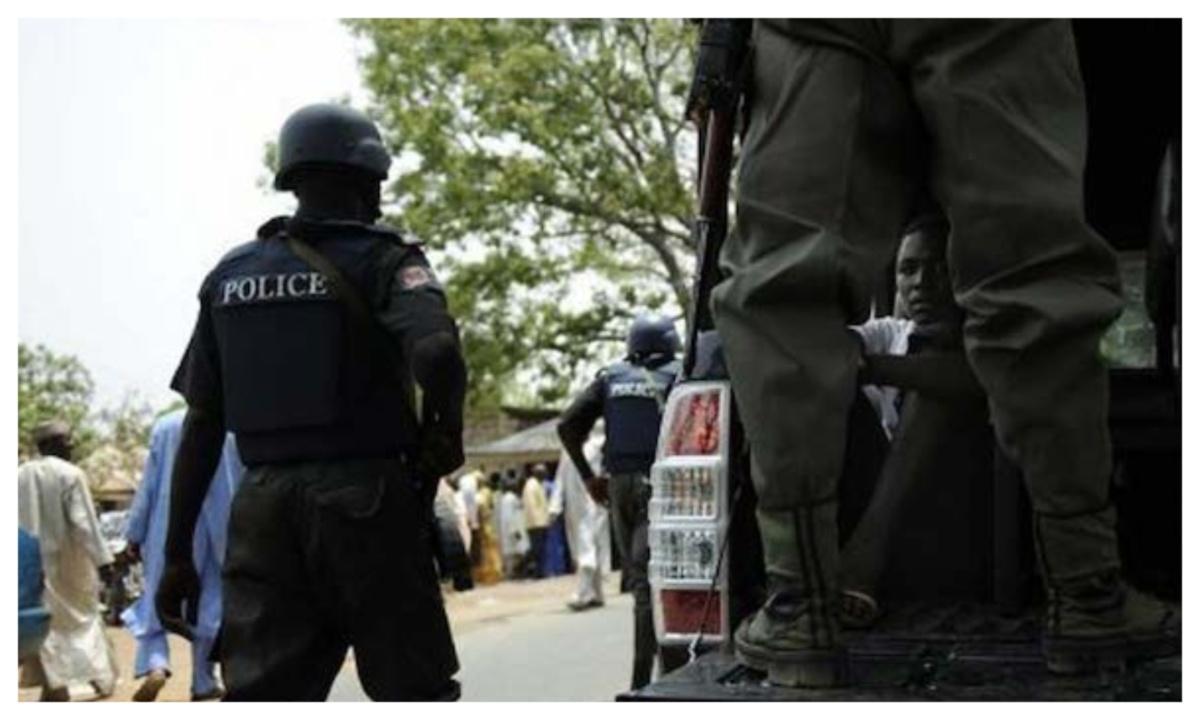 Police arrest six suspected armed robbers in Ibadan Police arrest six suspected armed robbers in Ibadan