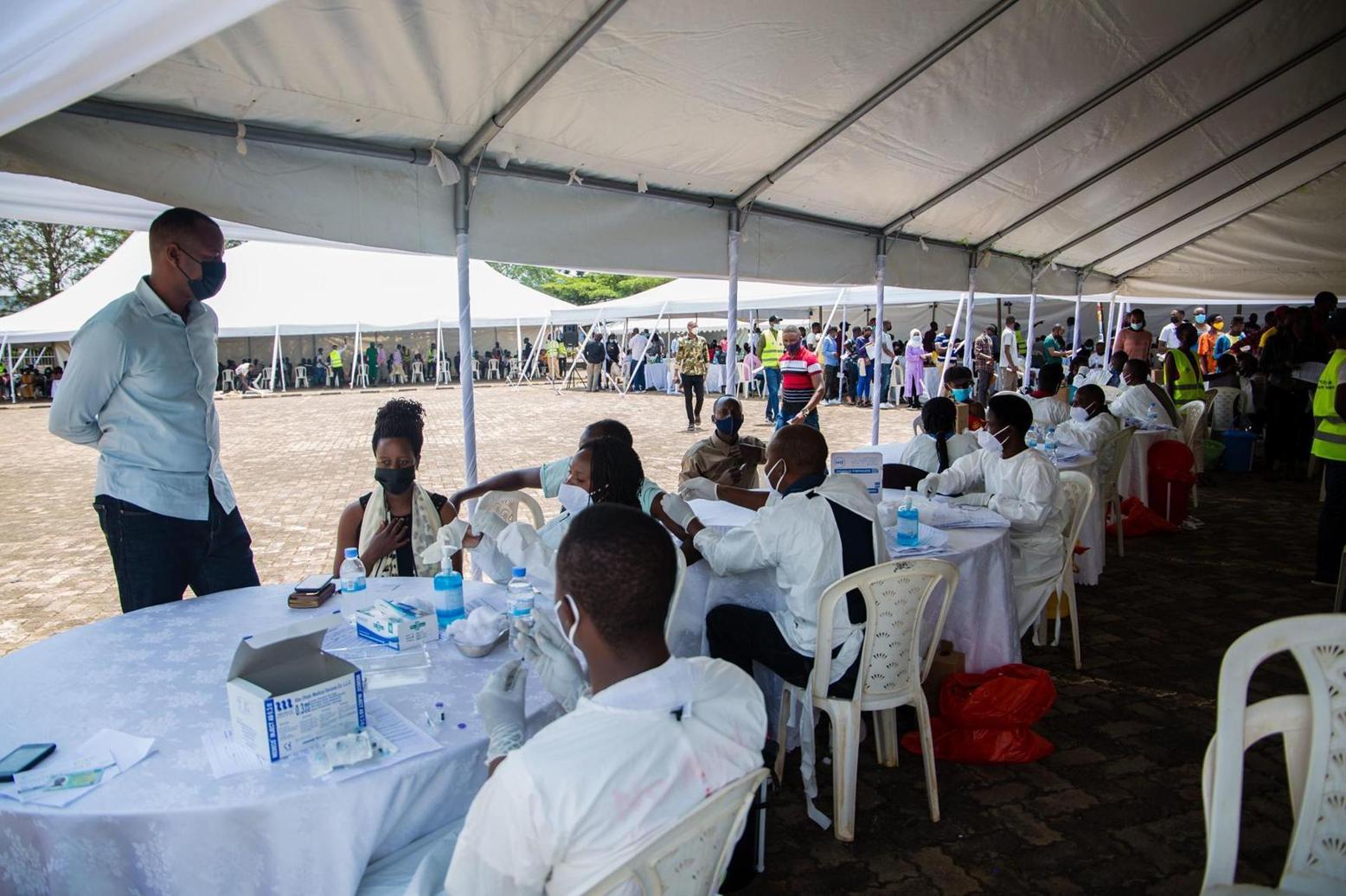 Rwanda bans unvaccinated people from public spaces Rwanda bans unvaccinated people from public spaces