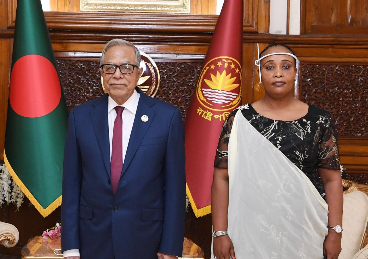 Rwandan envoy presents credentials in Bangladesh - Rwanda