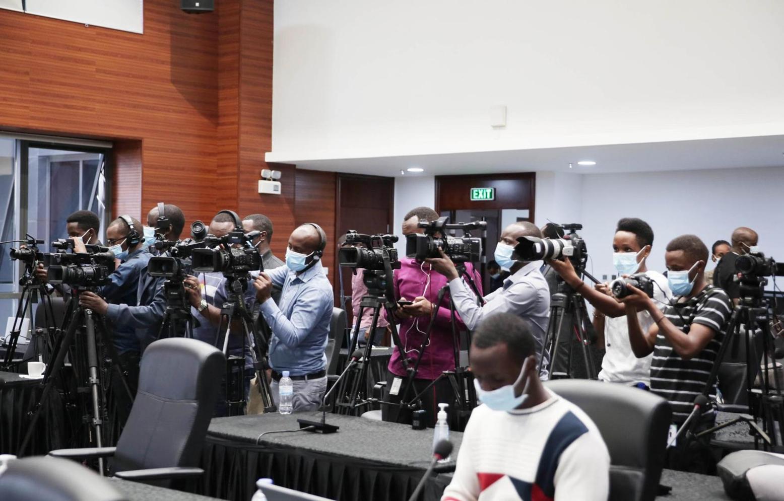 Media practitioners urge audiences to discern true and false news Media practitioners urge audiences to discern true and false news