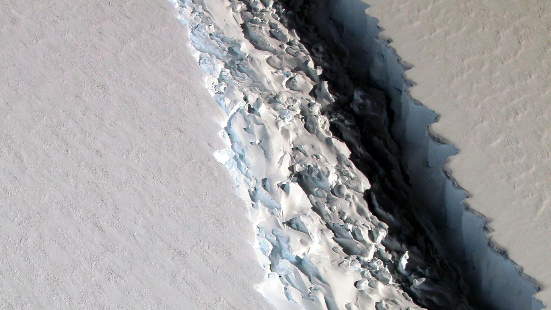 Scientists Believe Melting of Antarctica's Large Ice Shelf Could Be Caused by 'Rivers in the Sky' Scientists Believe Melting of Antarctica's Large Ice Shelf Could Be Caused by 'Rivers in the Sky'