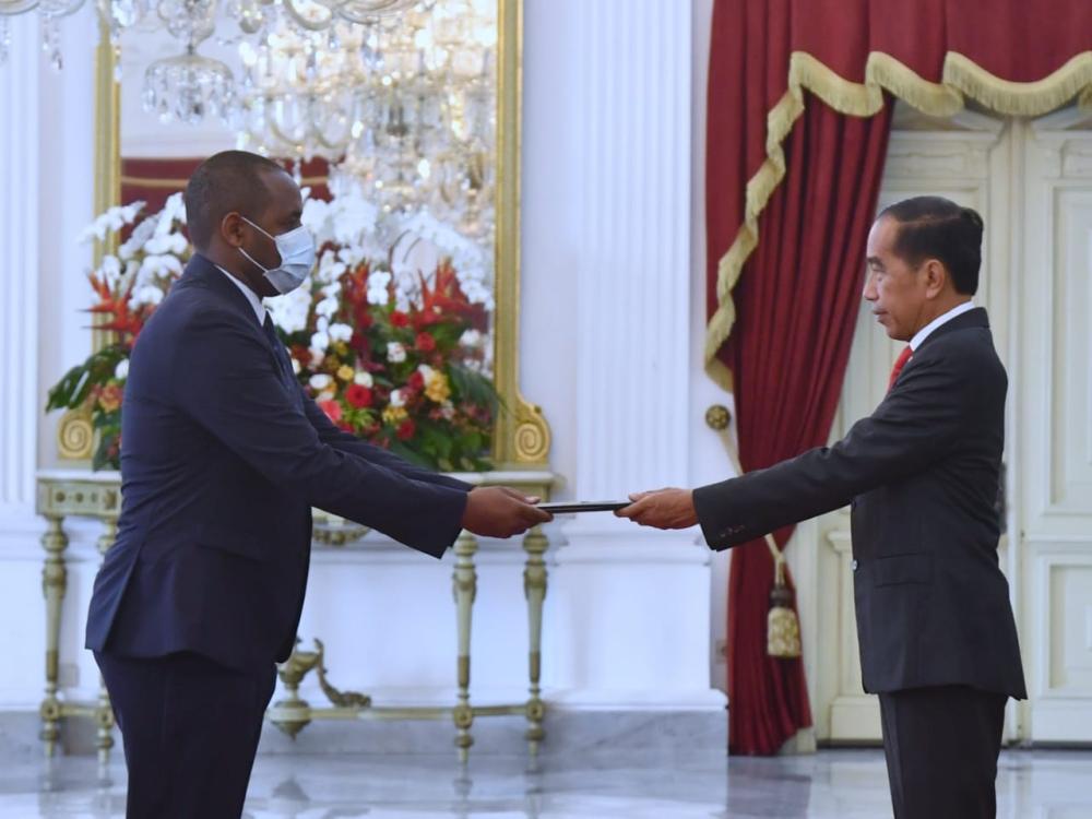 Rwandan envoy to Indonesia presents credentials