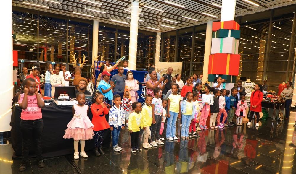 Parents, please speak Kinyarwanda with your children Parents, please speak Kinyarwanda with your children