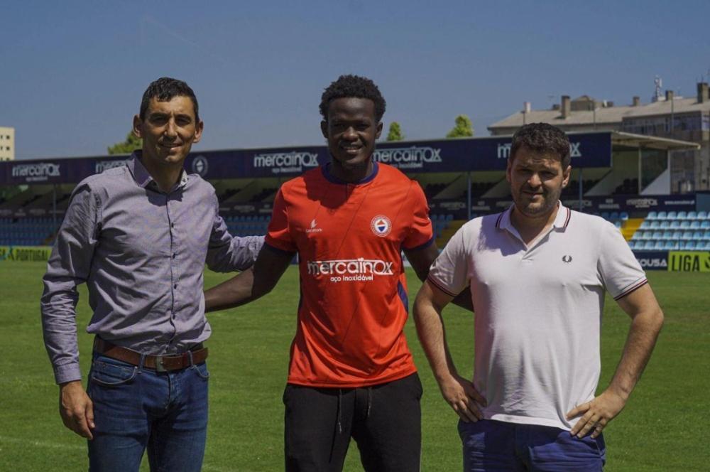 Mutsinzi terminates contract with CD Trofense Mutsinzi terminates contract with CD Trofense