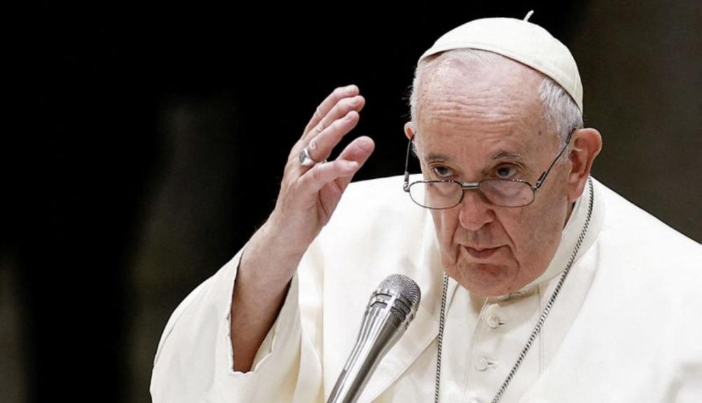 Pope Francis urges humility as world celebrates Christmas Pope Francis urges humility as world celebrates Christmas