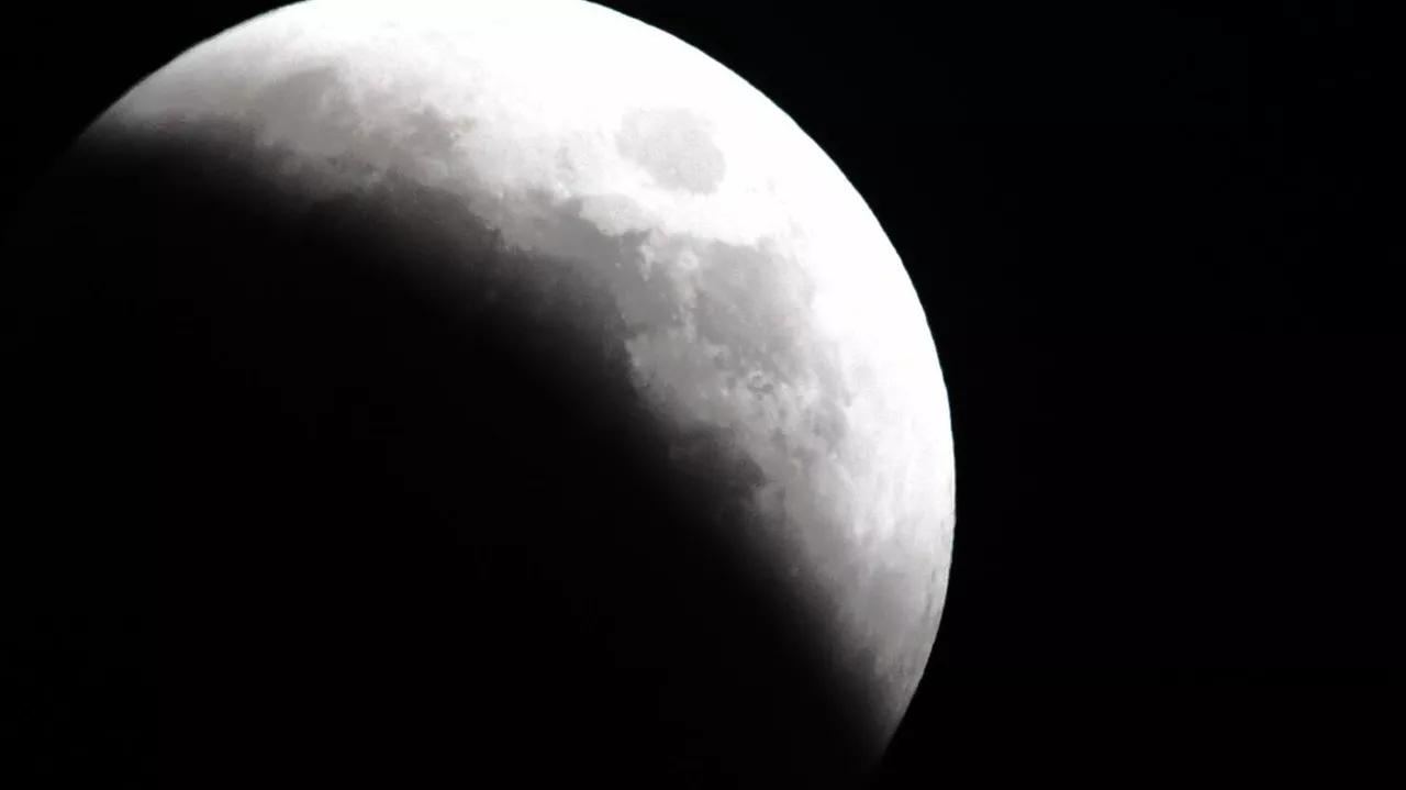 Russia, China Sign Agreement on Joint Lunar Exploration: Roscosmos Head Russia, China Sign Agreement on Joint Lunar Exploration: Roscosmos Head