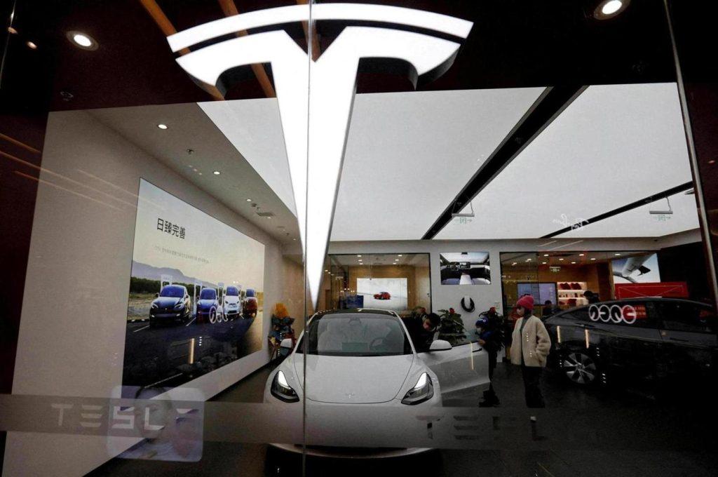 Tesla misses delivery estimates as weak economy overshadows price cuts Tesla misses delivery estimates as weak economy overshadows price cuts