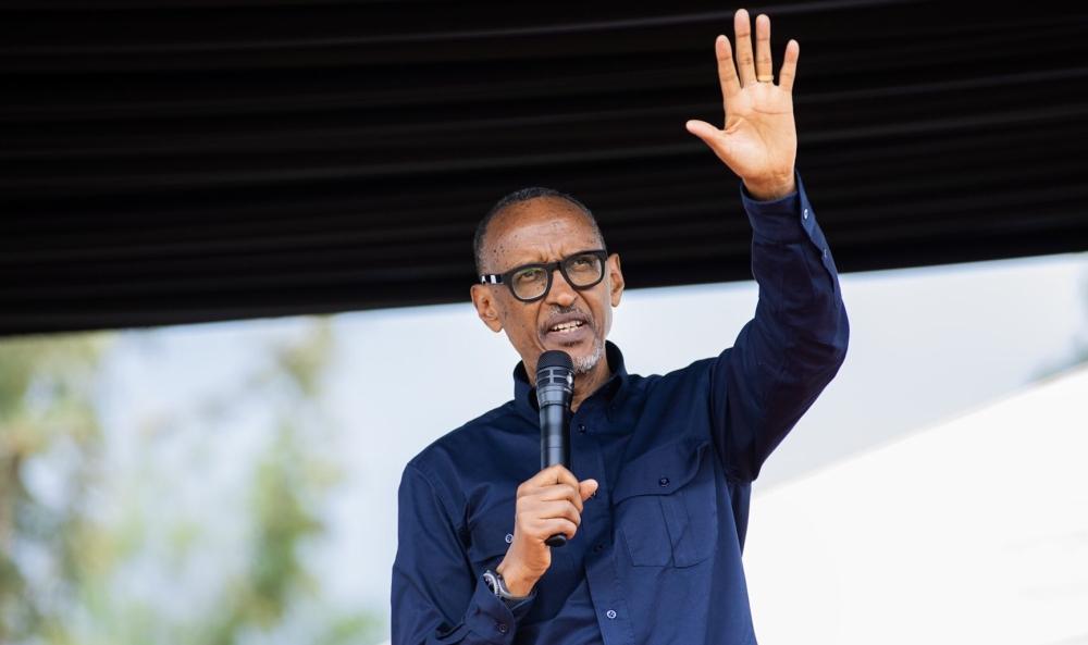 Kagame visits disaster-hit citizens, promises quick support Kagame visits disaster-hit citizens, promises quick support