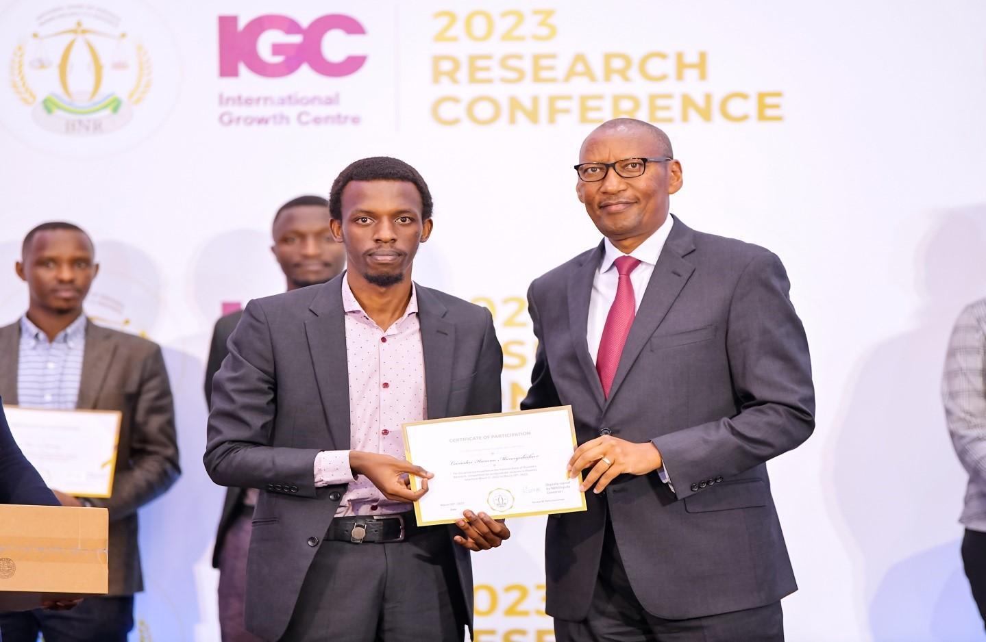 Featured: University of Kigali Masters Graduate Wins the Inaugural National Bank of Rwanda Postgraduate Research Competition Featured: University of Kigali Masters Graduate Wins the Inaugural National Bank of Rwanda Postgraduate Research Competition