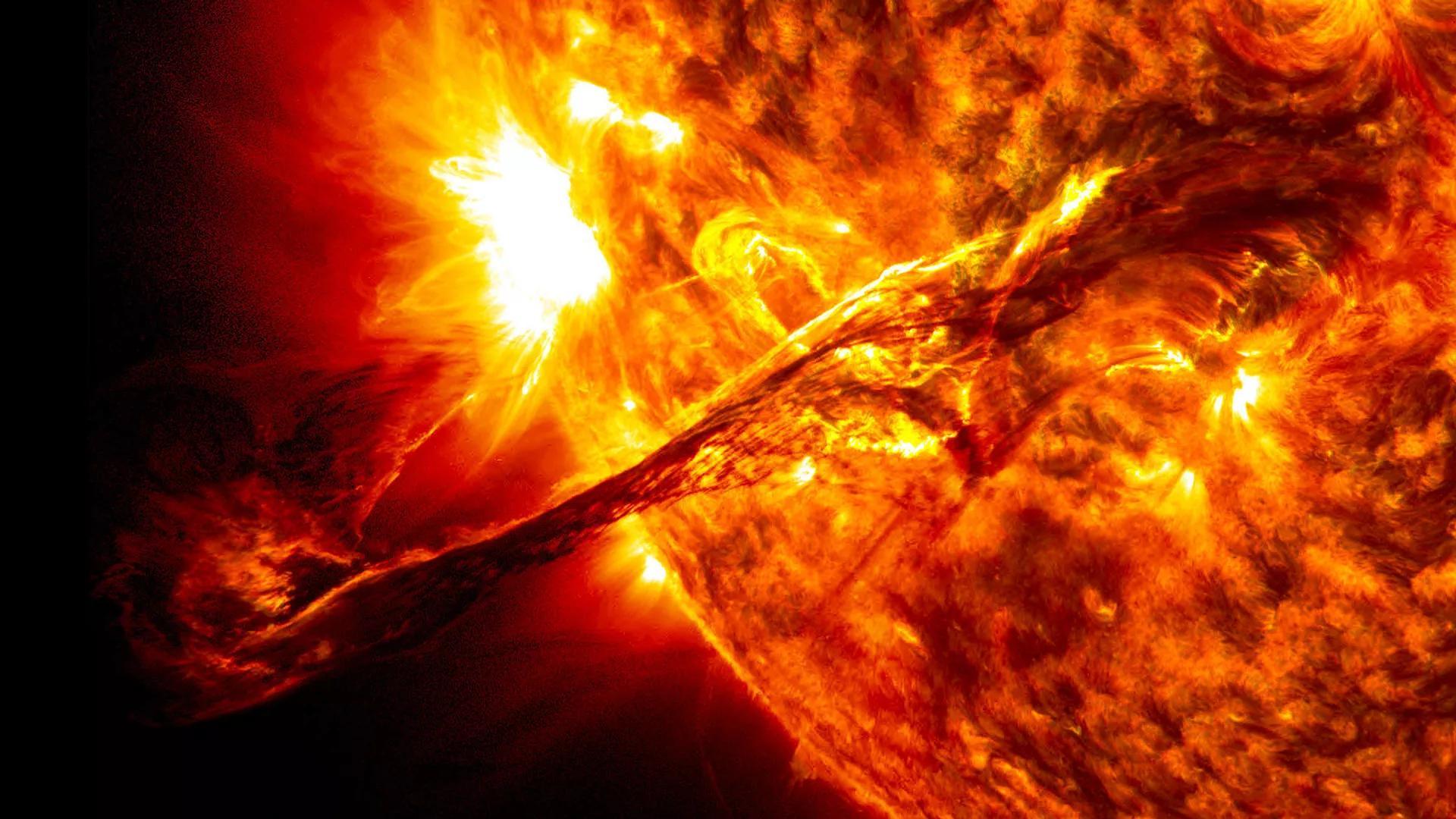 'Cannibal' Coronal Mass Ejection to Hit Earth Tuesday, Cause