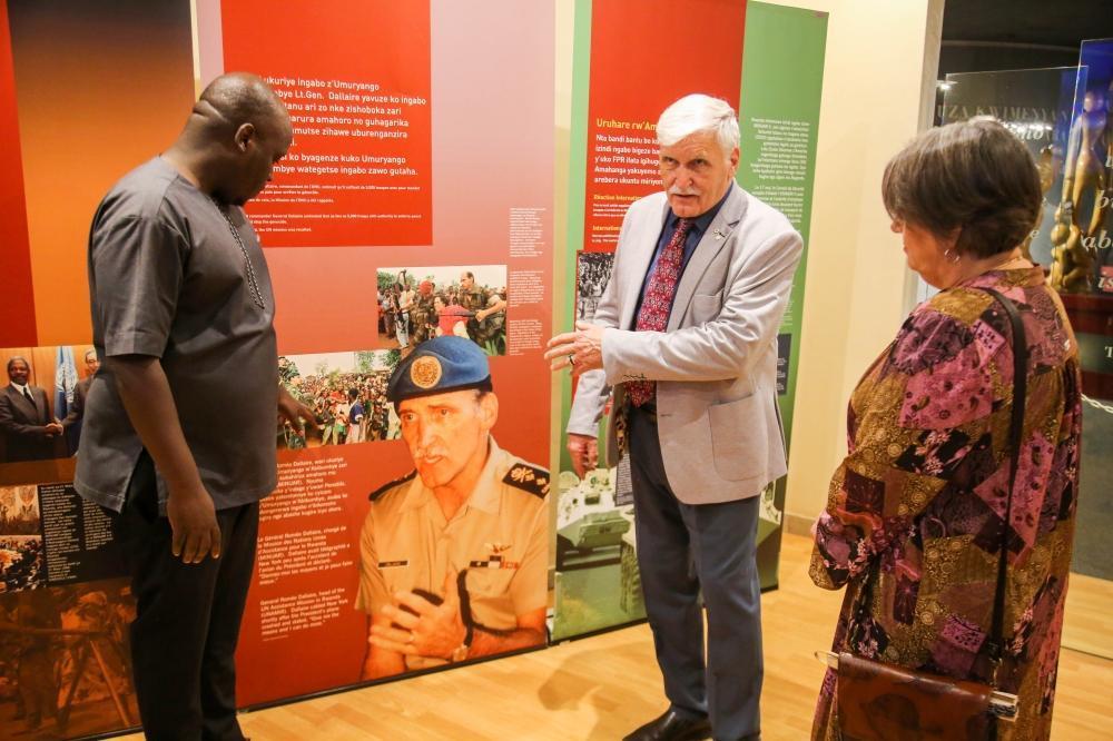 PHOTOS: Romeo Dallaire pays tribute to Genocide victims - Rwanda