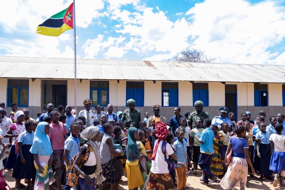 Rwandan troops renovate Mozambican school Rwandan troops renovate Mozambican school