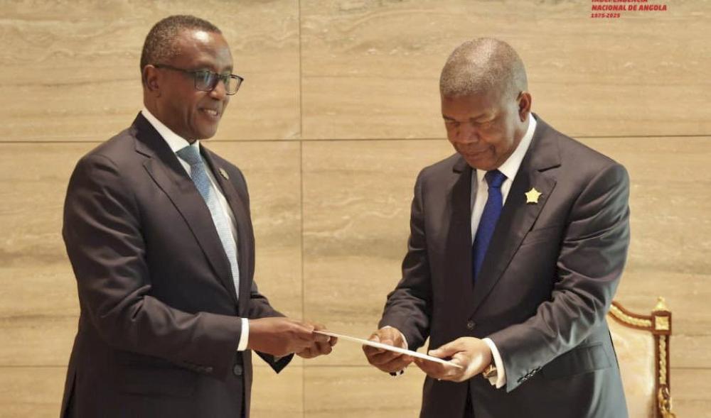 Biruta delivers Kagame's message to Angolan president Biruta delivers Kagame's message to Angolan president