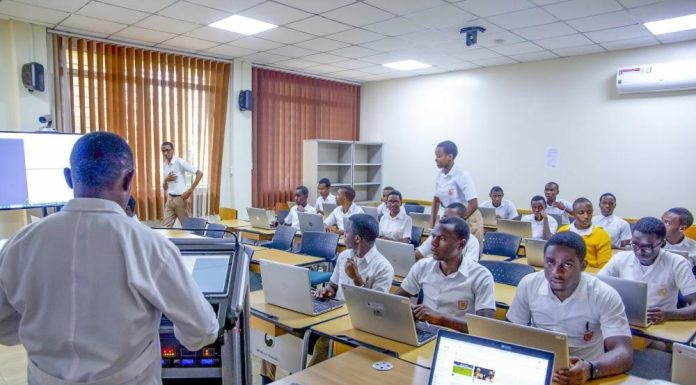 Experts Respond to MINEDUC’s Gemini AI Initiative Experts Respond to MINEDUC's Gemini AI Initiative