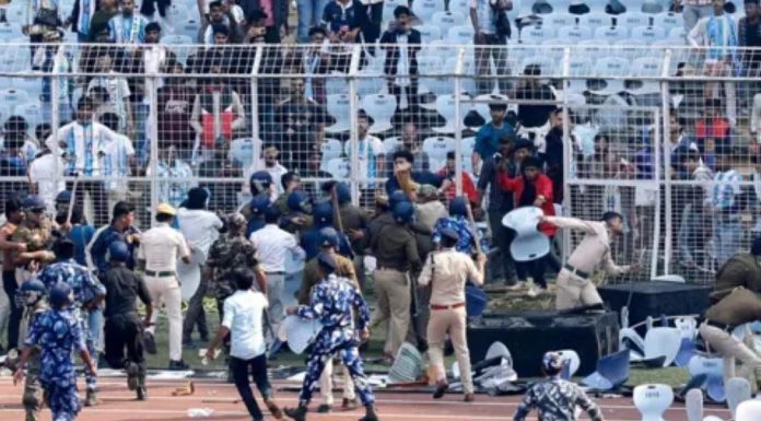 Angry Fans Attack Messi Event in India Angry Fans Attack Messi Event in India