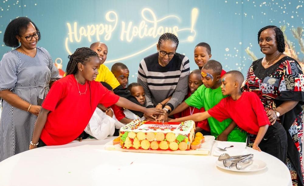 First Lady Hosts Children for End-of-Year Party First Lady Hosts Children for End-of-Year Party