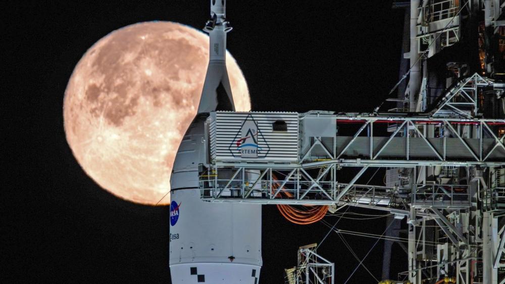 NASA sets March launch for first moon flyby in 50+ years NASA sets March launch for first moon flyby in 50+ years