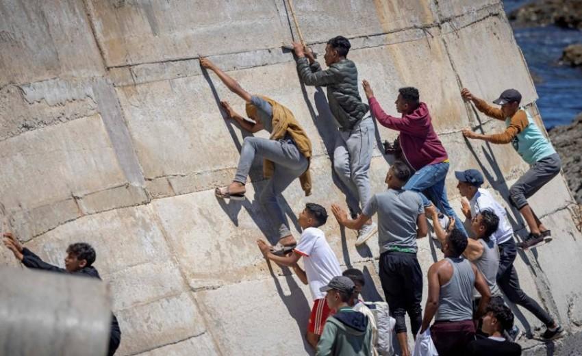كشف عن ثلاثة أسباب لفشل استخدام ورقة الهجرة, مركز أوروبي: ملك المغرب يحلم عبثا بتكرار سيناريو المسيرة الخضراء ضد اسبانيا. كشف عن ثلاثة أسباب لفشل استخدام ورقة الهجرة, مركز أوروبي: ملك المغرب يحلم عبثا بتكرار سيناريو المسيرة الخضراء ضد اسبانيا.