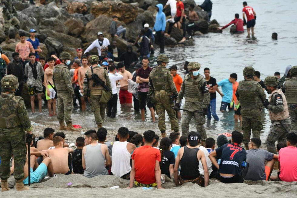 ميغيل ل”سبوتنيك” : ورقة المهاجرين استخدمت قبل حرب الصحراء الثانية, وقبل استقبال الرئيس الصحراوي, وهي جزء من استراتيجية تعتمد ايضا المخدرات والارهاب . ميغيل ل”سبوتنيك” : ورقة المهاجرين استخدمت قبل حرب الصحراء الثانية, وقبل استقبال الرئيس الصحراوي, وهي جزء من استراتيجية تعتمد ايضا المخدرات والارهاب .