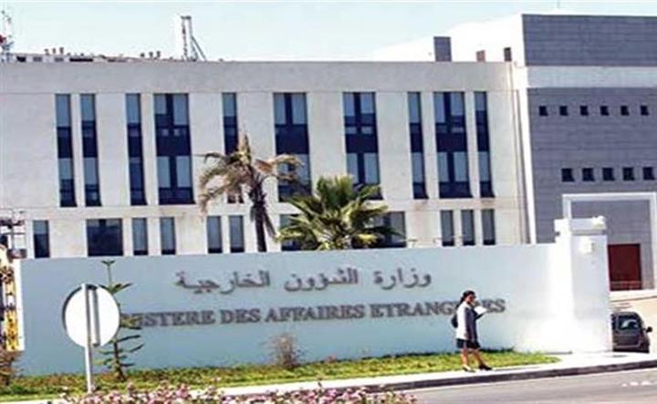 الجزائر تندد بقوة بدعم ممثلية دبلوماسية مغربية لما تزعم بأنه “حق تقرير المصير للشعب القبائلي”, و “تنتظر توضيحا للموقف الرسمي والنهائي للمملكة المغربية بشأن هذا الحادث بالغ الخطورة”. الجزائر تندد بقوة بدعم ممثلية دبلوماسية مغربية لما تزعم بأنه “حق تقرير المصير للشعب القبائلي”, و “تنتظر توضيحا للموقف الرسمي والنهائي للمملكة المغربية بشأن هذا الحادث بالغ الخطورة”.