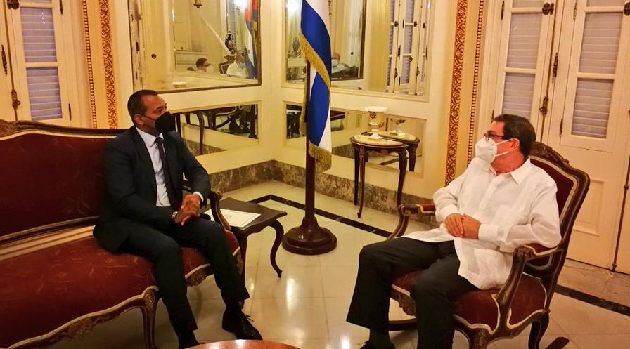ممثل الجبهة بالأمم المتحدة يلتقي وزير الخارجية الكوبي ويسلمه رسالة من رئيس الجمهورية إلى نظيره الكوبي ممثل الجبهة بالأمم المتحدة يلتقي وزير الخارجية الكوبي ويسلمه رسالة من رئيس الجمهورية إلى نظيره الكوبي