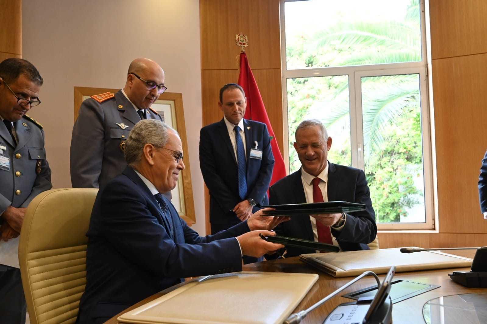 لواء مصري مختص في الشؤون العسكرية: إتفاقية المغرب و اسرائيل لا تحتاج لتحليل معمق, فهي تعني أن يصبح المغرب مركزا للخبراء والمستشارين من الجيش الإسرائيلي. لواء مصري مختص في الشؤون العسكرية: إتفاقية المغرب و اسرائيل لا تحتاج لتحليل معمق, فهي تعني أن يصبح المغرب مركزا للخبراء والمستشارين من الجيش الإسرائيلي.