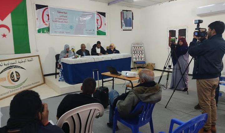 “تسليط الضوء على احتلال الصحراء الغربية: تصاعد وتيرة القمع وانتهاكات حقوق الانسان بعد مرور عام على خرق وقف اطلاق النار” محور ندوة صحفية بمخيمات اللاجئين الصحراويين “تسليط الضوء على احتلال الصحراء الغربية: تصاعد وتيرة القمع وانتهاكات حقوق الانسان بعد مرور عام على خرق وقف اطلاق النار” محور ندوة صحفية بمخيمات اللاجئين الصحراويين