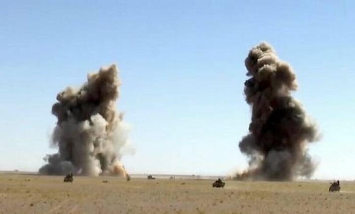 مقاتلو الجيش الصحراوي يشنون هجمات مركزة على تخندقات جنود الاحتلال المغربي ويدمرون قاعدة بآلياتها بقطاع المحبس مقاتلو الجيش الصحراوي يشنون هجمات مركزة على تخندقات جنود الاحتلال المغربي ويدمرون قاعدة بآلياتها بقطاع المحبس