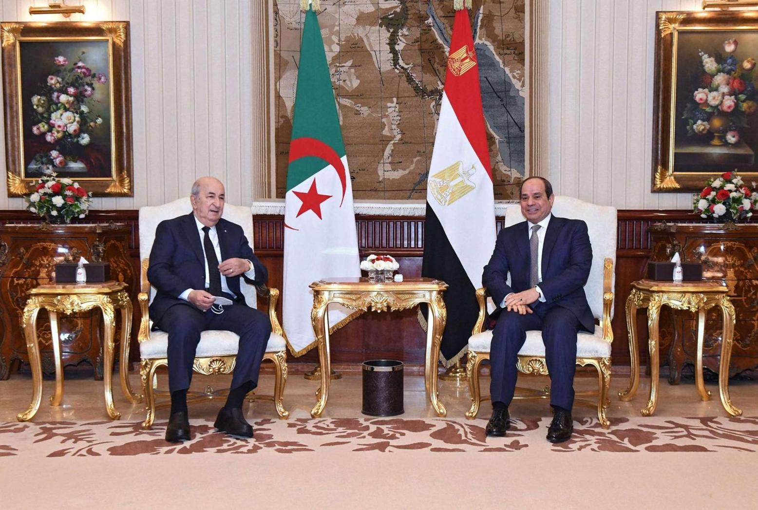 تساؤلات بعد تصريح سفير مصر في الرباط أن بلاده “تدعم المغرب في قضية الصحراء”.. تزامنا مع زيارة تبون للقاهرة تساؤلات بعد تصريح سفير مصر في الرباط أن بلاده “تدعم المغرب في قضية الصحراء”.. تزامنا مع زيارة تبون للقاهرة