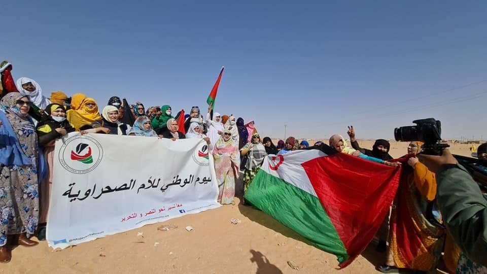 على هامش تخليد اليوم الوطني الأم الصحراوية تنظيم وقفة تضامنية مع اللبؤتين سلطانة و الواعرة خيا وعائلتهما على هامش تخليد اليوم الوطني الأم الصحراوية تنظيم وقفة تضامنية مع اللبؤتين سلطانة و الواعرة خيا وعائلتهما