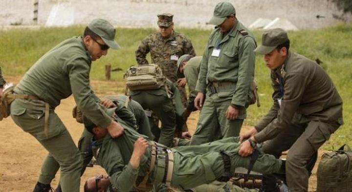 نقلا عن دبلوماسي وكالة الانباء الفرنسية, مقتل 12 جنديا مغربيا خلف الحزام الرملي الذي يقسم الصحراء الغربية نقلا عن دبلوماسي وكالة الانباء الفرنسية, مقتل 12 جنديا مغربيا خلف الحزام الرملي الذي يقسم الصحراء الغربية