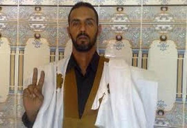 الداخلة المحتلة : الاحتلال يحاصر منزل السجين السياسي السابق و الناشط الحقوقي عتيقو براي عضو المكتب التنفيذي لتجمع المدافعين الصحراويين عن حقوق الإنسان بالصحراء الغربية CODESA الداخلة المحتلة : الاحتلال يحاصر منزل السجين السياسي السابق و الناشط الحقوقي عتيقو براي عضو المكتب التنفيذي لتجمع المدافعين الصحراويين عن حقوق الإنسان بالصحراء الغربية CODESA