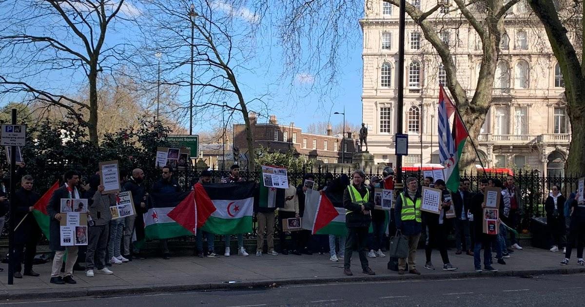 تنظيم مظاهرة أمام سفارة دولة الإحتلال المغربي ببريطانيا للتنديد بجرائمه المرتكبة في حق المدنيين الصحراويين بالأراضي المحتلة تنظيم مظاهرة أمام سفارة دولة الإحتلال المغربي ببريطانيا للتنديد بجرائمه المرتكبة في حق المدنيين الصحراويين بالأراضي المحتلة