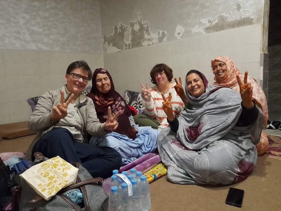 المقاومة تنتصر, بداية العد العكسي لكصر الحصار , معاناة سلطانة خيا وعائلتها وجميع الصحراويين الموجودين تحت الاحتلال المغربي في دائرة الضوء. المقاومة تنتصر, بداية العد العكسي لكصر الحصار , معاناة سلطانة خيا وعائلتها وجميع الصحراويين الموجودين تحت الاحتلال المغربي في دائرة الضوء.
