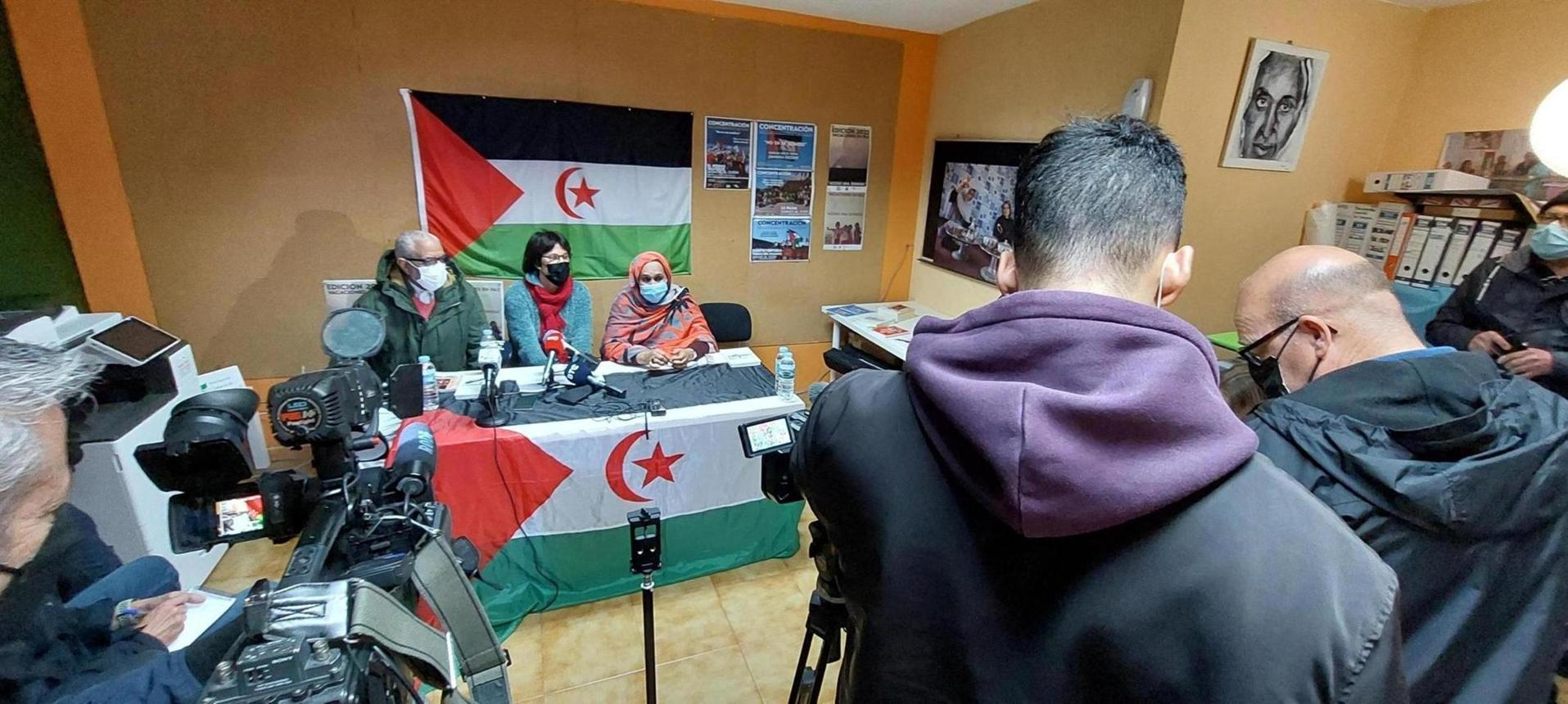 كناريا : تمثيلية جبهة البوليساريو والحركة التضامنية بالمقاطعة تشرفان على تنظيم ندوة صحفية لإطلاع الرأي العام الكناري حول آخر التطورات كناريا : تمثيلية جبهة البوليساريو والحركة التضامنية بالمقاطعة تشرفان على تنظيم ندوة صحفية لإطلاع الرأي العام الكناري حول آخر التطورات