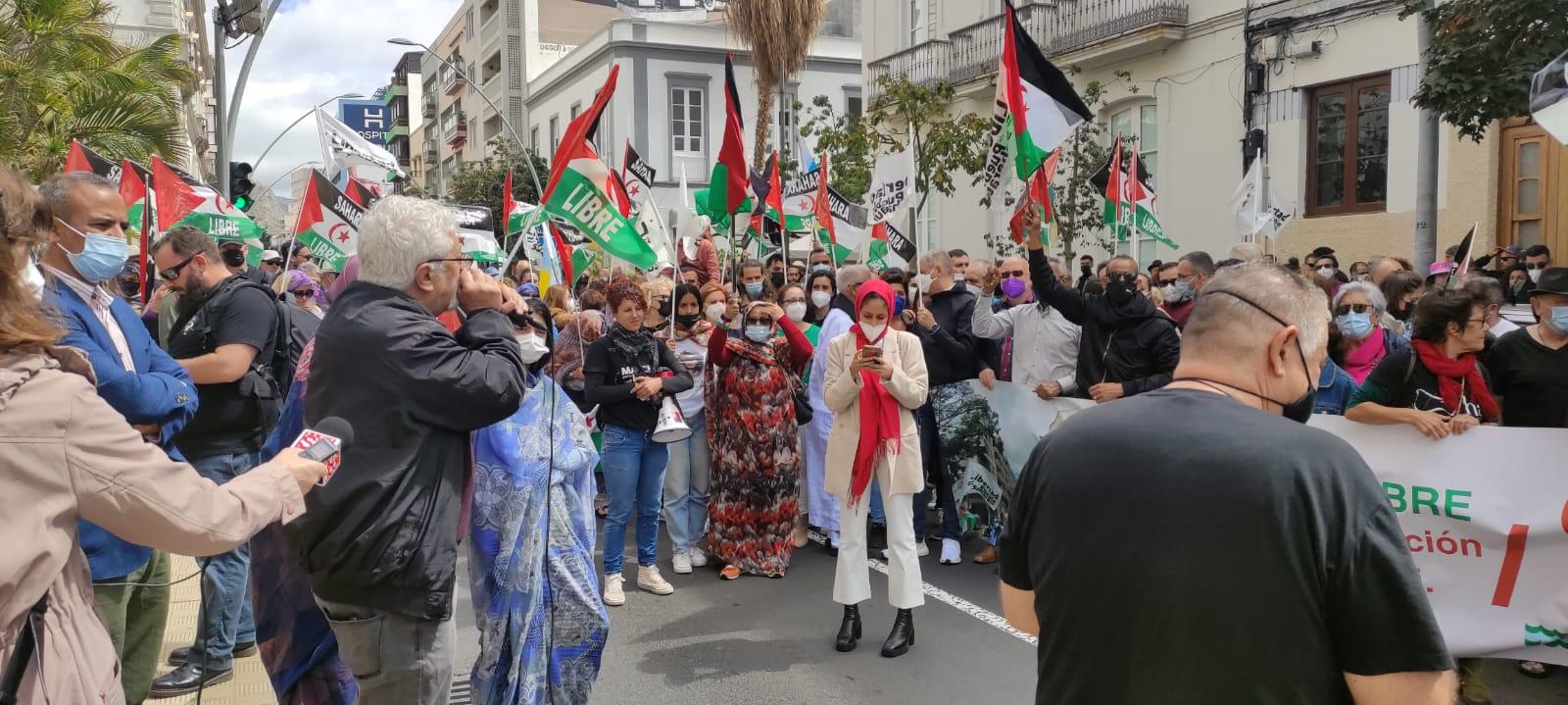 إسبانيا : مقاطعة كناريا تشهد مظاهرات عارمة للتنديد بموقف رئيس الحكومة الإسبانية إسبانيا : مقاطعة كناريا تشهد مظاهرات عارمة للتنديد بموقف رئيس الحكومة الإسبانية