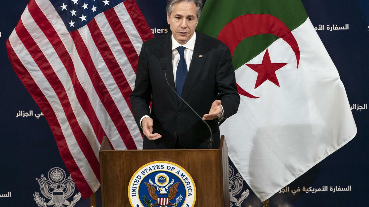 خلال زيارته للجزائر : بلينكن يتجاهل الاشادة بالمقترح المغربي ، ويؤكد ان حل القضية الصحراوية بيد الامم المتحدة خلال زيارته للجزائر : بلينكن يتجاهل الاشادة بالمقترح المغربي ، ويؤكد ان حل القضية الصحراوية بيد الامم المتحدة