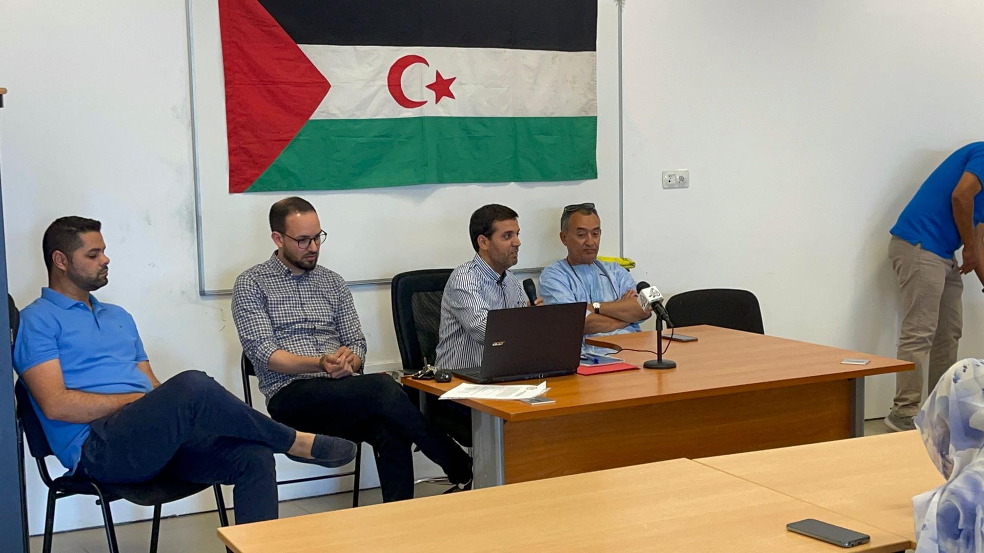 بعد تخفيف الإجراءات المصاحبة لجائحة كورونا.. الجالية الصحراوية بجزيرة تنريفي الكنارية تنظم لقاء تواصليا وتكرم عددا من مناضليها بعد تخفيف الإجراءات المصاحبة لجائحة كورونا.. الجالية الصحراوية بجزيرة تنريفي الكنارية تنظم لقاء تواصليا وتكرم عددا من مناضليها