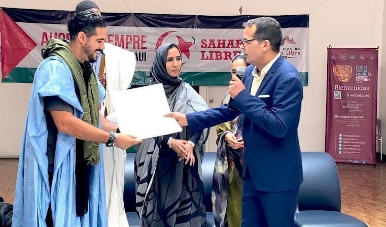 إتحاد الصحفيين والكتاب والأدباء الصحراويين يمنح العضوية الشرفية لصاحب عدسة جريمة “أگديم إزيك” أنطونيو بيلاكيث إتحاد الصحفيين والكتاب والأدباء الصحراويين يمنح العضوية الشرفية لصاحب عدسة جريمة “أگديم إزيك” أنطونيو بيلاكيث