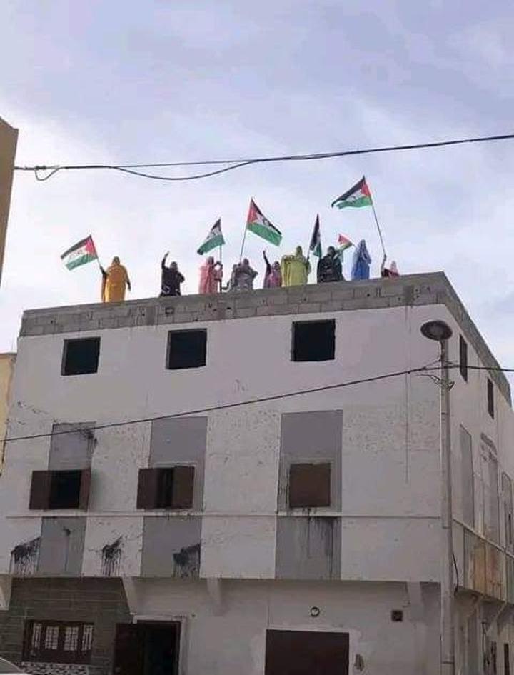 لجنة الدفاع عن حق تقرير مصير شعب الصحراء الغربية تطالب برفع الحصار الفوري عن المنزل وبدون قيد أو شرط لجنة الدفاع عن حق تقرير مصير شعب الصحراء الغربية تطالب برفع الحصار الفوري عن المنزل وبدون قيد أو شرط