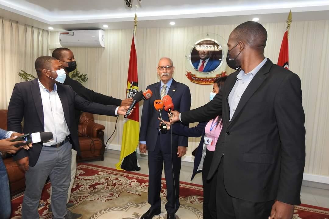 الرئيس الصحراوي يجري مباحثات مع نظيره الموزمبيقي فيليبي نيوسي