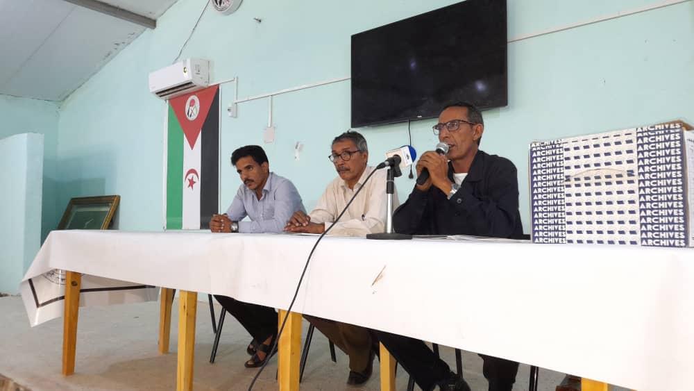 مسؤول أمانة التنظيم السياسي لجبهة البوليساريو يشرف على عملية الاستلام والتسليم بين القيادة السابقة والقيادة الجديدة المنتخبة لاتحاد الشبيبة مسؤول أمانة التنظيم السياسي لجبهة البوليساريو يشرف على عملية الاستلام والتسليم بين القيادة السابقة والقيادة الجديدة المنتخبة لاتحاد الشبيبة