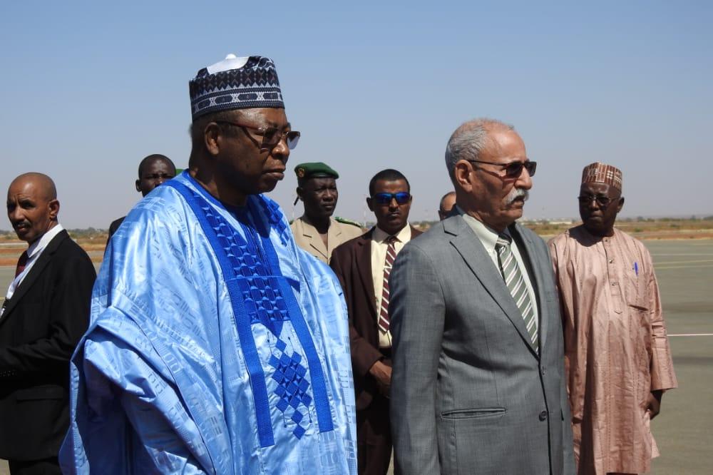رئيس الجمهورية يصل العاصمة النيجرية نيامي للمشاركة في القمة الاستثنائية للاتحاد الأفريقي حول التصنيع والتنوع الاقتصادي