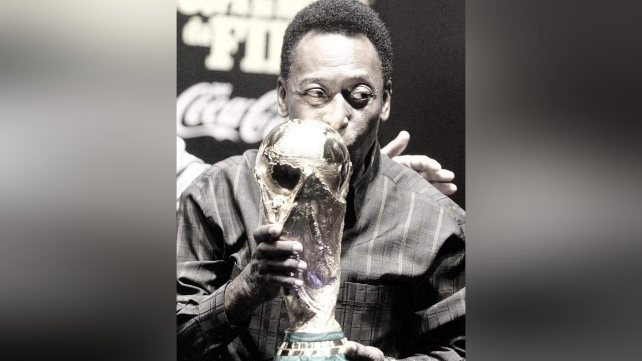 وفاة أسطورة كرة القدم البرازيلية بيليه عن 82 عاما وفاة أسطورة كرة القدم البرازيلية بيليه عن 82 عاما