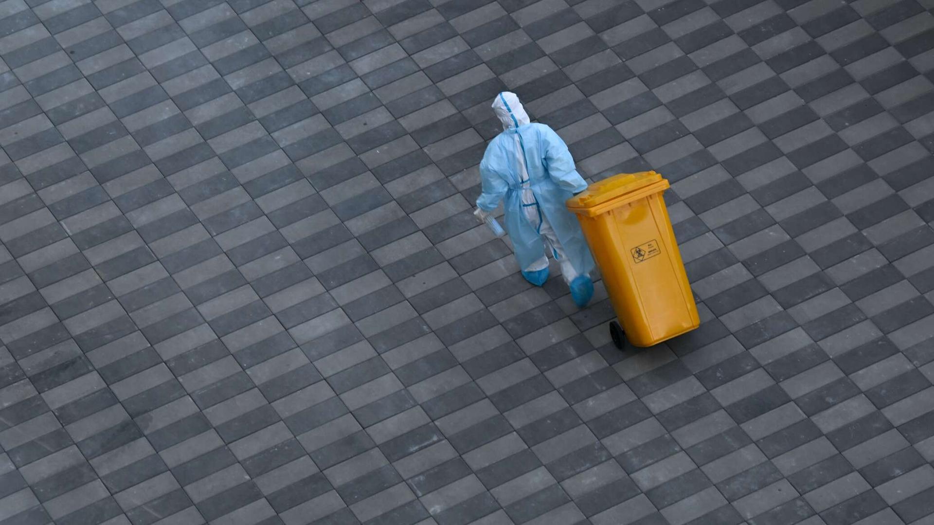 تاجر مخدرات يفضح نفسه وزبائنه بعد رميه تاجر مخدرات يفضح نفسه وزبائنه بعد رميه