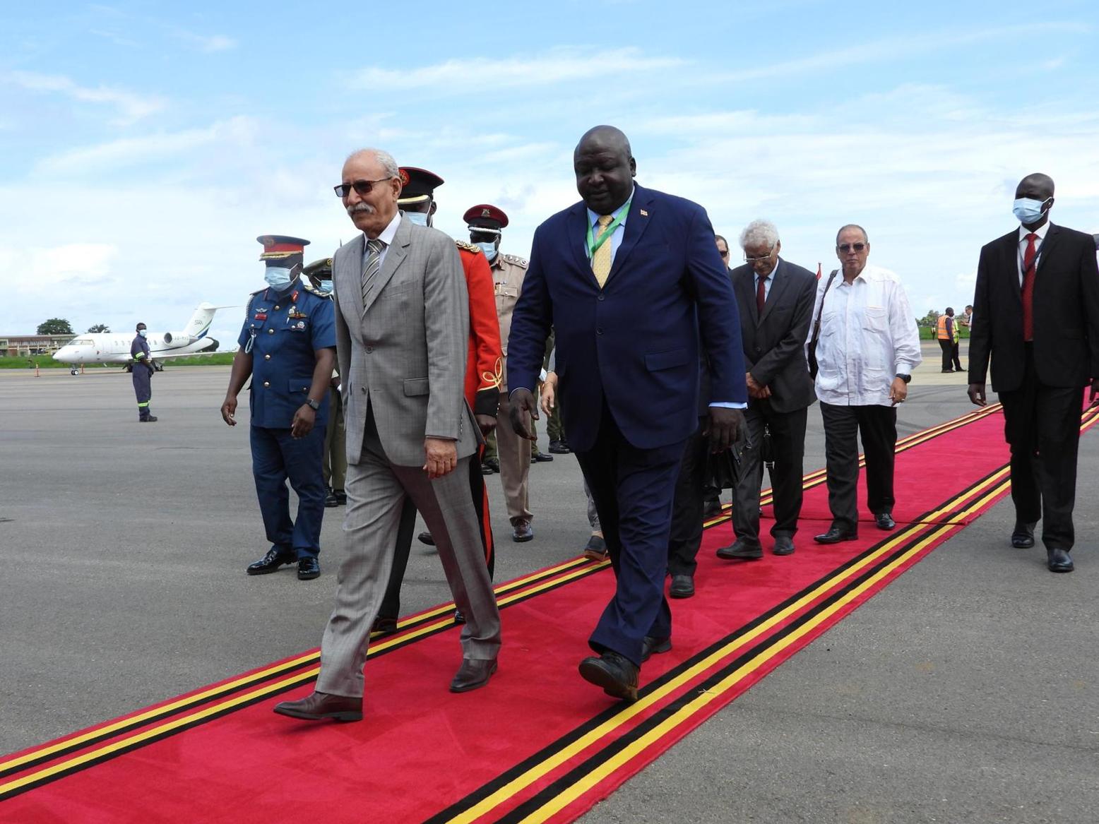 رئيس الجمهورية يصل العاصمة كمبالا في مستهل زيارة دولة إلى جمهورية أوغندا رئيس الجمهورية يصل العاصمة كمبالا في مستهل زيارة دولة إلى جمهورية أوغندا